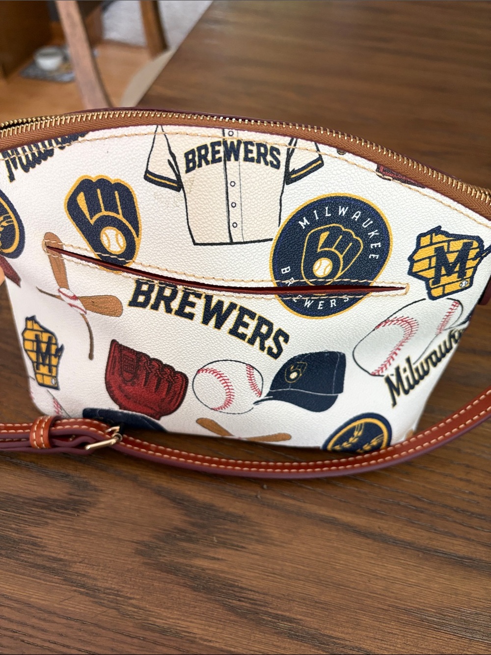 Dooney & Bourke Milwaukee Brewers White Multi Baseball Print Crossbody Bag - Picture 3 of 3